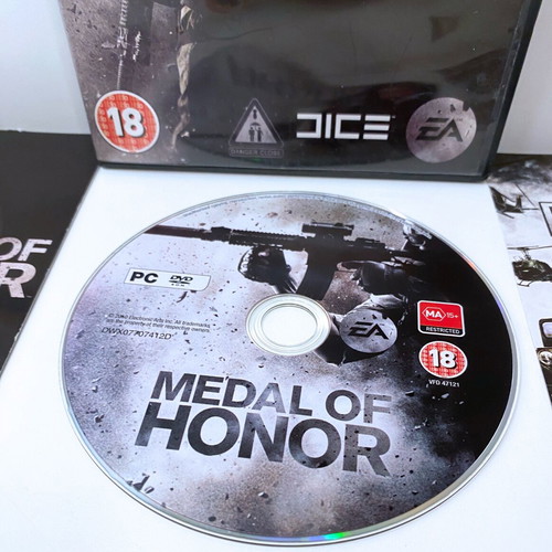 Medal of Honor PC game used, complete with manual and extras