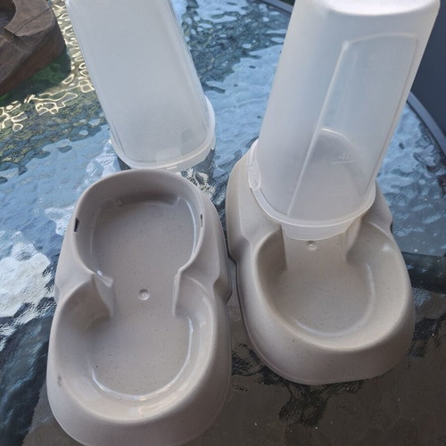 Semi-automatic pet water feeders pack of 2, like new, MPS