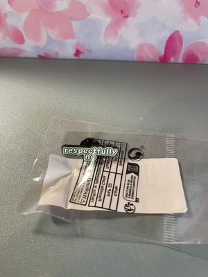 Enamel pin "respectfully no" new, white and green