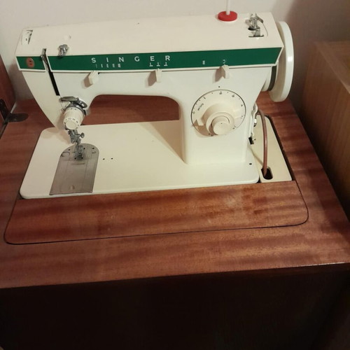 Singer sewing machine used, compact and multifunctional