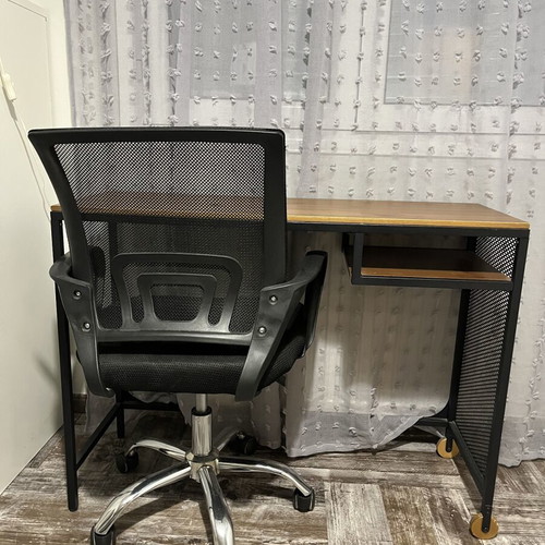 Office desk and ergonomic chair like new