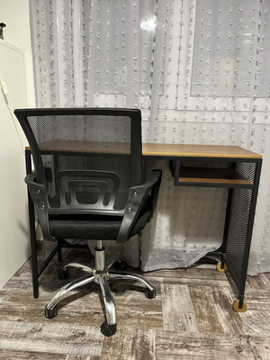 Office desk and ergonomic chair like new