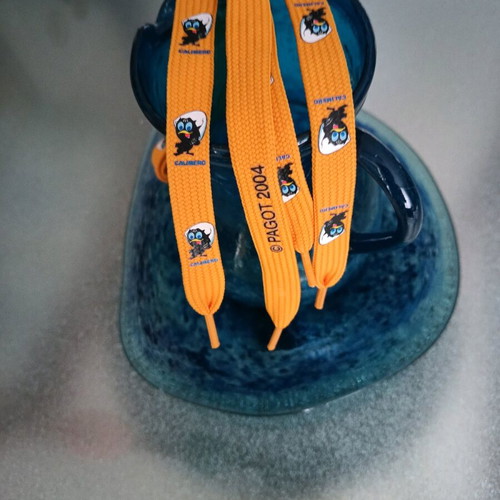 Flat shoelaces new, 1.10 m long, yellow with patterns