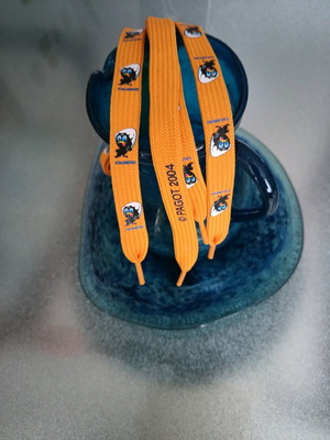 Flat shoelaces new, 1.10 m long, yellow with patterns