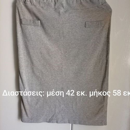 Fitted midi skirt gray like new with unique print