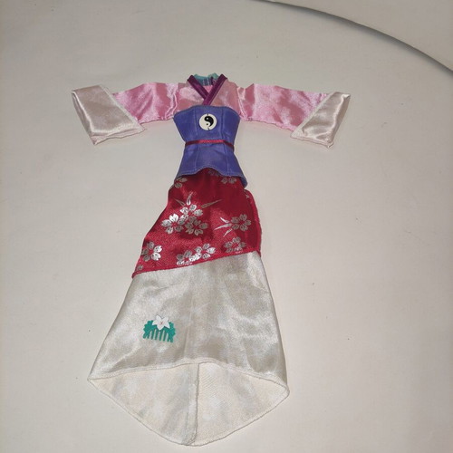 Disney Mattel Magic Mulan Clothes and Comb set like new
