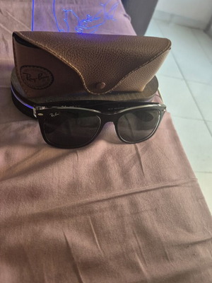 Ray-Ban слънчеви очила почти като нови, черни