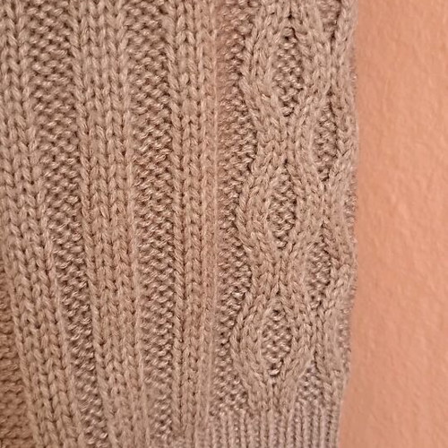 Review knitted cardigan in brown color like new, size S/M