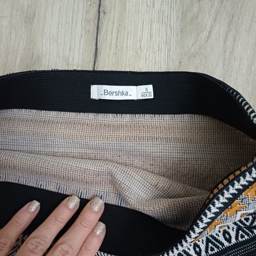 Bershka mini skirt like new, size S, geometric pattern