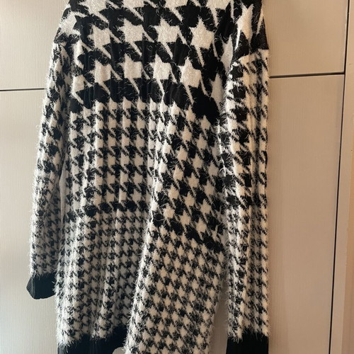 Cardigan like new, black and white