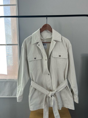 Zara off white denim jacket like new, beige