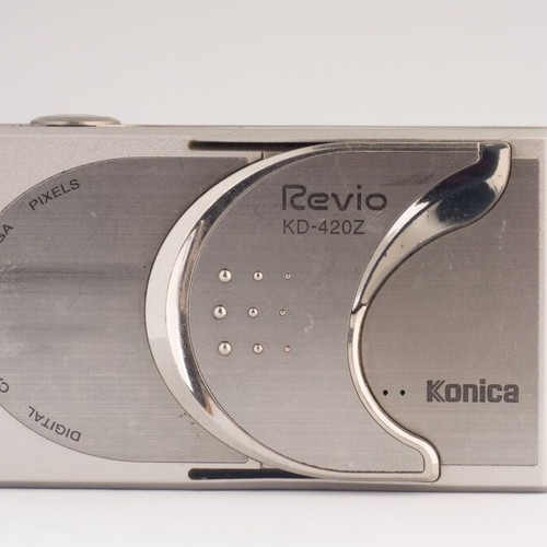 Konica Revio KD-420Z 4MP Digital Camera used with Battery Charger and 2GB SD Card