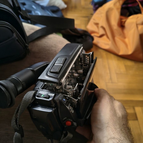 Sony Handycam CCD-TR303E Video 8 camcorder used with full accessories