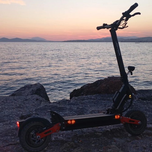 Joyor T10 electric scooter like new with 1000W motor and 50km range