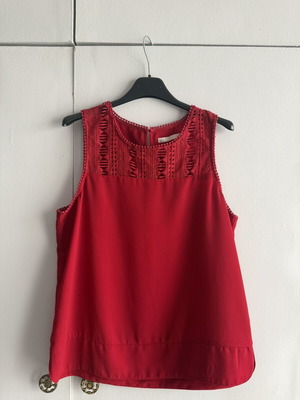 Sfera sleeveless red top