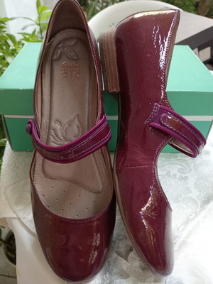 Clarks Mary Jane Henderson Fizz shoes new, patent leather, size 39-39.5