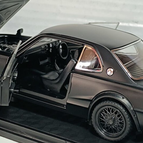 Nissan Skyline GT-R 1972 model 1:24 scale new with opening parts
