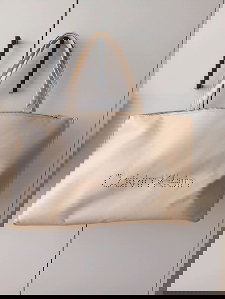 calvin Klein τσαντα μεγάλη σε πολύ καλή κατάσταση