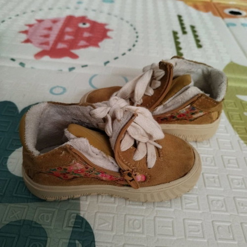 Winter girls boots used, size 22, with side zipper