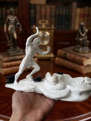 3D statue figure wine and whiskey holder new with handcraft and stones