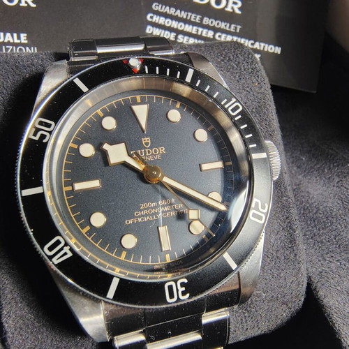 Tudor Black Bay Heritage 41 wristwatch like new, black