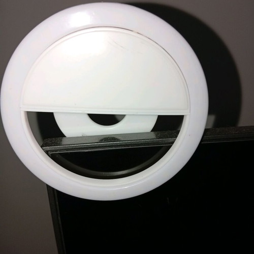 Ring light for mobile like new with clip and 2 lighting levels