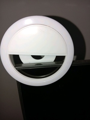 Ring light for mobile like new with clip and 2 lighting levels