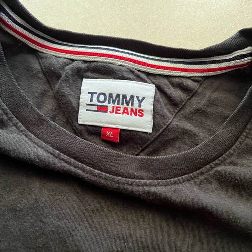 Tommy Hilfiger t-shirt used, size XL, black