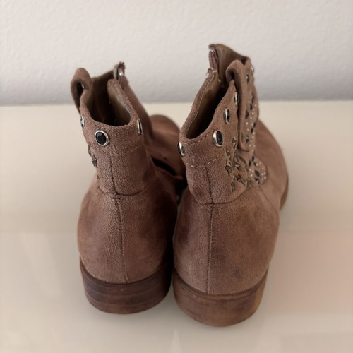 Leather ankle boots size 38 like new, boho grunge style with studs