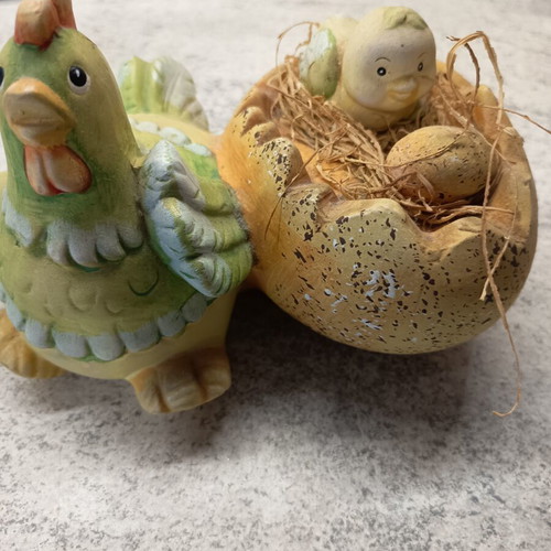 Ceramic decorative hen with nest and chick like new