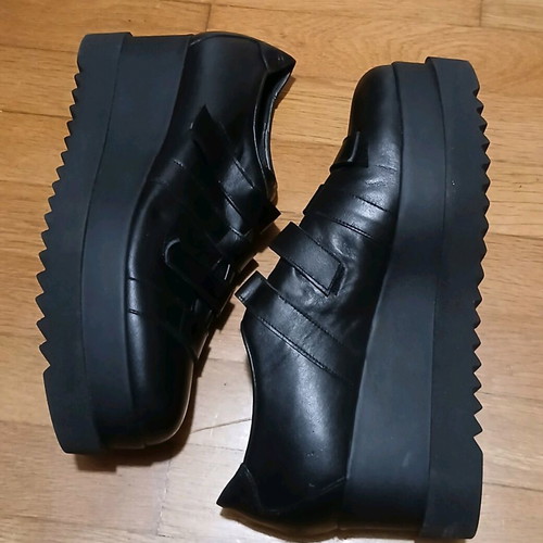 Glamazons leather sneakers new, size 40, black