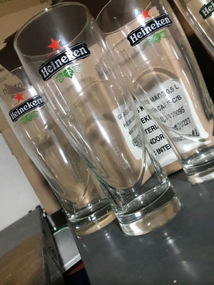 Συλλεκτικά ποτήρια Heineken καινούργια, σε 6άδες 300ml και 500ml