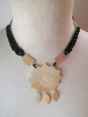 Χειροποίητο Vintage κολιέ κοντό 48εκ ασπρόμαυρο faux bijoux