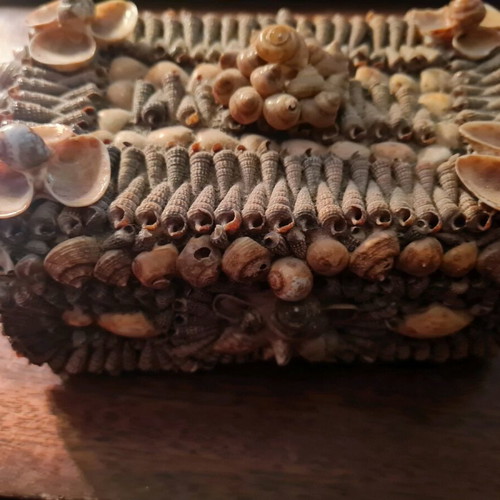 Handmade shell box used with fabric lining