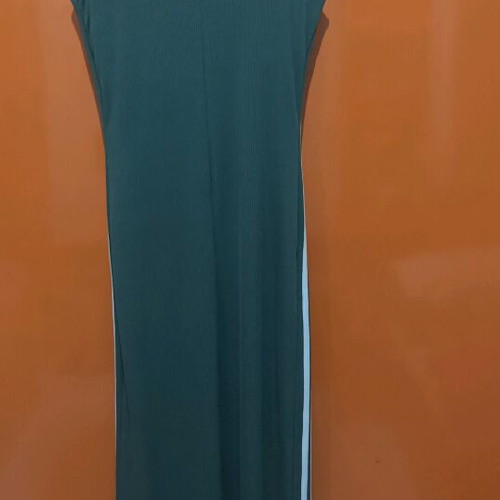 Women's long dress new with cups and stripes one size