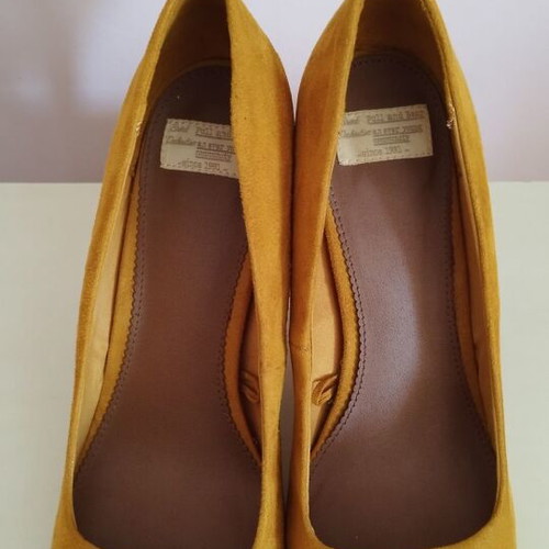 Mustard suede pumps size 39 like new