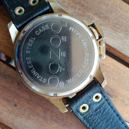 Oozoo Steel wristwatch used with white dial and black leather strap