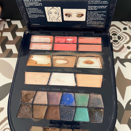 Cosmetics case used in excellent condition