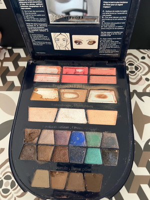 Cosmetics case used in excellent condition