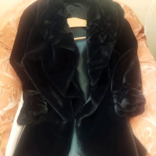 Delmod International women's eco fur size M like new, black