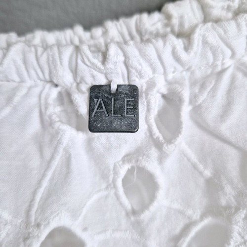 Ale white top size M like new, open shoulder guipure