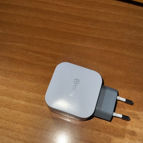 Double USB charger like new