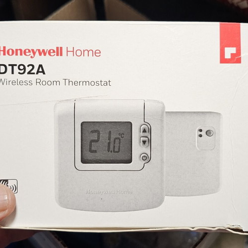 Honeywell DT92A Wireless Room Thermostat like new, brand new in box