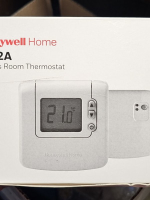 Honeywell DT92A Wireless Room Thermostat like new, brand new in box