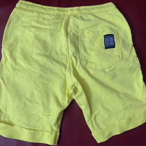 Boboli yellow bermuda like new with drawstring for 10 years old