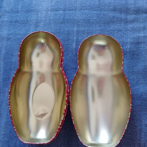 Lindt box in matryoshka shape used