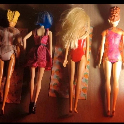 Barbie dolls like new