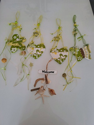Wooden hanging decoration set used, 5 pieces with butterfly, flower, hearts, seashells