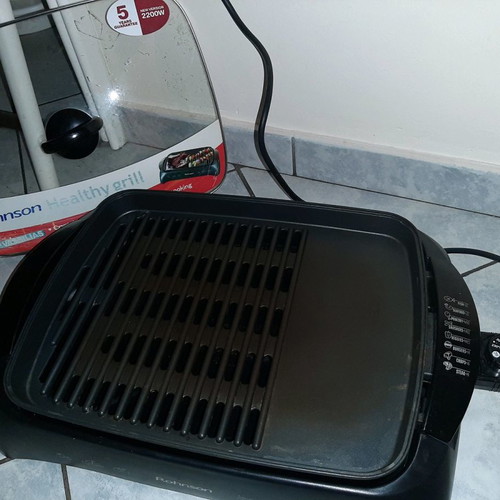 Rohnson R250 grill 2200 watt with lid and detachable parts like new