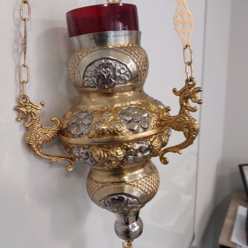 Bronze lamp used like new with beautiful designs and 70 cm chain